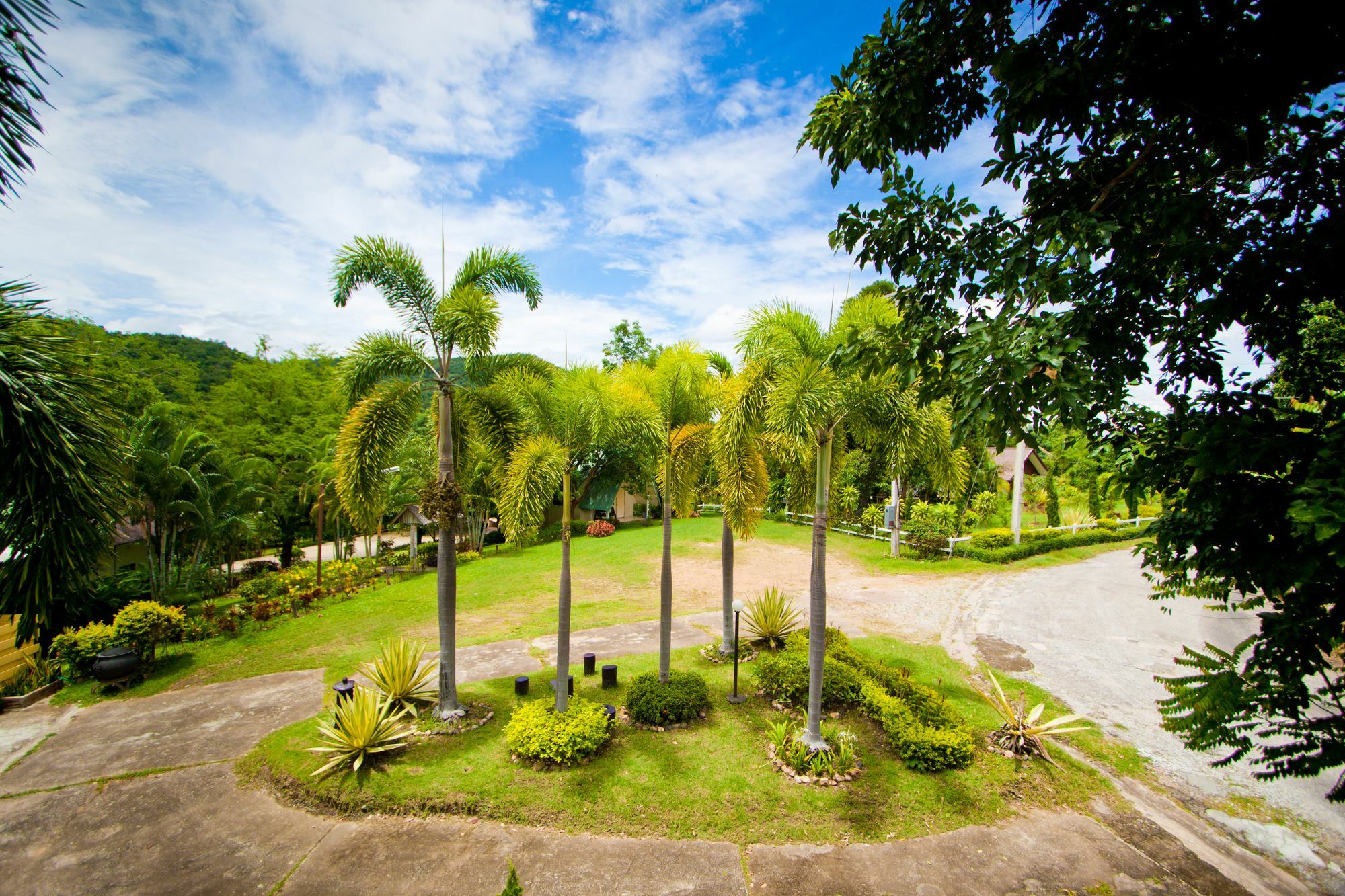 Touch Star Resort - Doi Inthanon Chom Thong Exterior photo